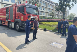 我校与藏书政府专职消防队联合开展宿舍火灾应急演练。